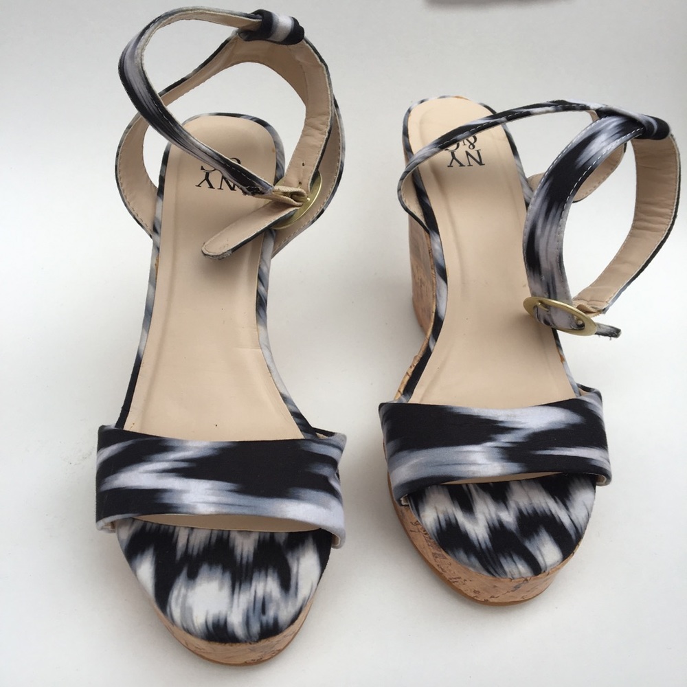 New York & Company wedge